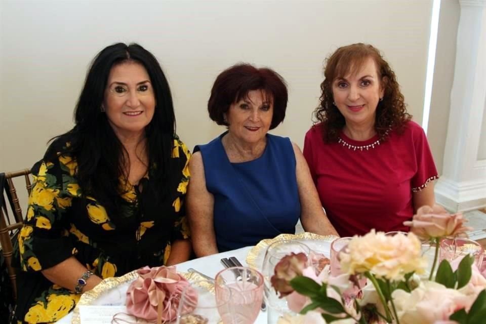 Olga Elizondo de Flores, Miralda Elizondo de Sepúlveda y María del Socorro Elizondo de Garza