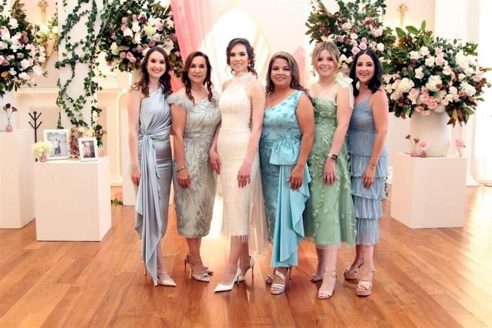 Myrna Elizondo, Myrna Elizondo de Elizondo, Nancy Elizondo Martínez, Silvia Martínez de Quezada, Paloma Quezada, y Nelly Loera de Quezada