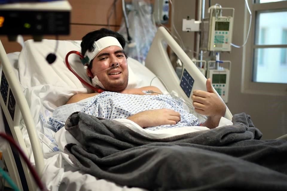 Alexander Bazán permanece en el Hospital Christus Muguerza, donde es uno de los pacientes que recibe oxigenación por membrana extracorpórea debido a graves secuelas por Covid.