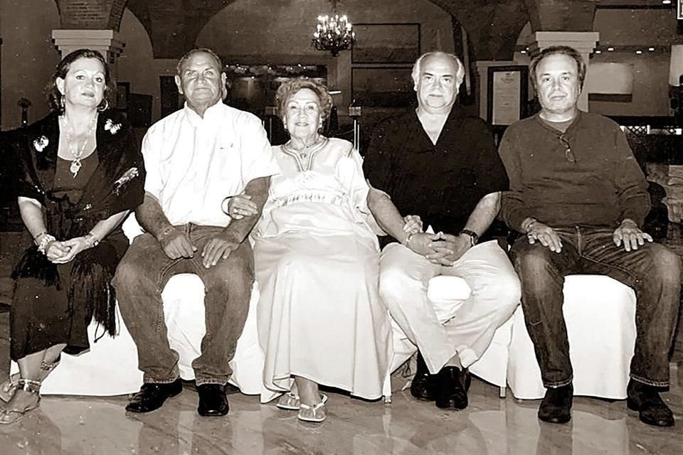 Olga Maldonado con sus hijos Sara, Diego, Jorge y Hernán