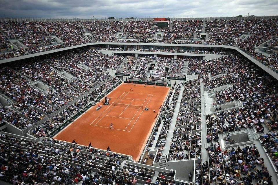 El torneo Roland Garros se jugará hasta el 30 de mayo una semana más tarde de lo previsto, para acoger el máximo posible de espectadores, debido a la pandemia.