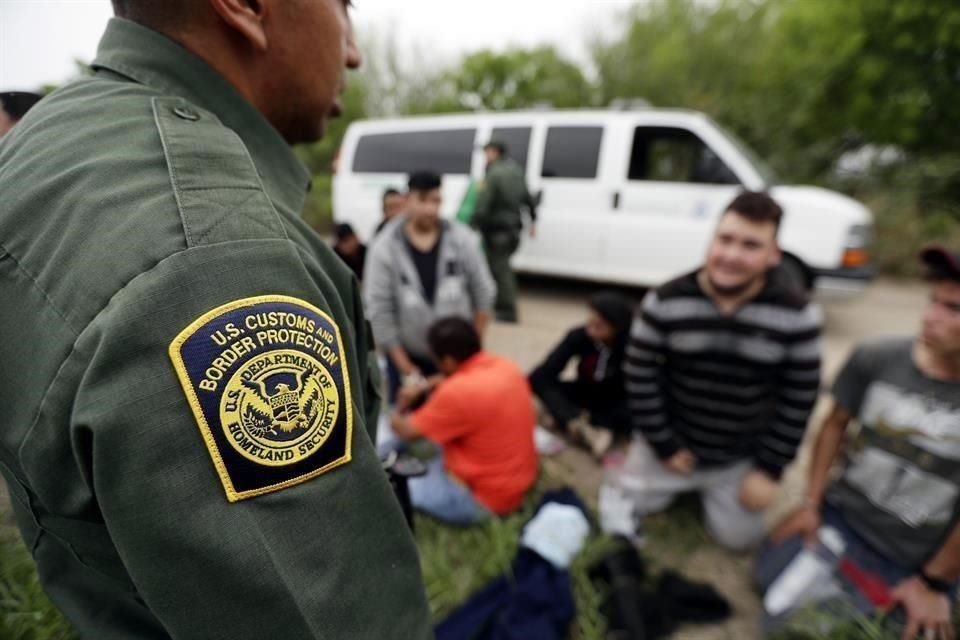 En total, la Patrulla Fronteriza detuvo a 168 mil 195 personas que cruzaron su frontera de manera ilegal.