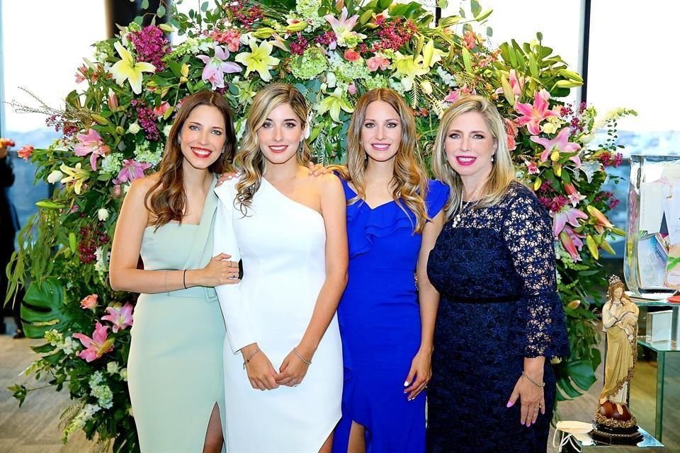 Alejandra Castillo, Paola Castillo, LA NOVIA y Lili Villagómez de Castillo