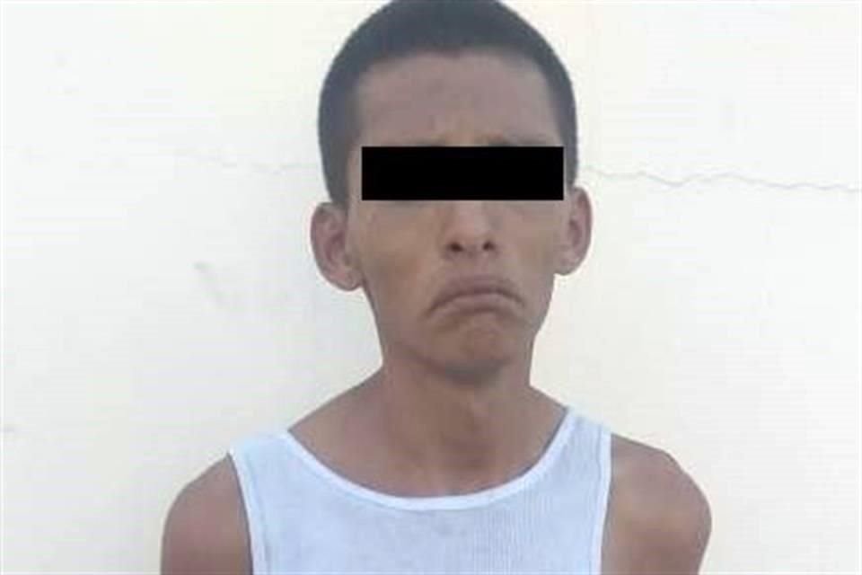 Edson Romario E., de 19 años, fue detenido en la Escuela Secundaria No. 12 Gabino Barreda, ubicada en la calle París, en la Colonia Juana de Arco.