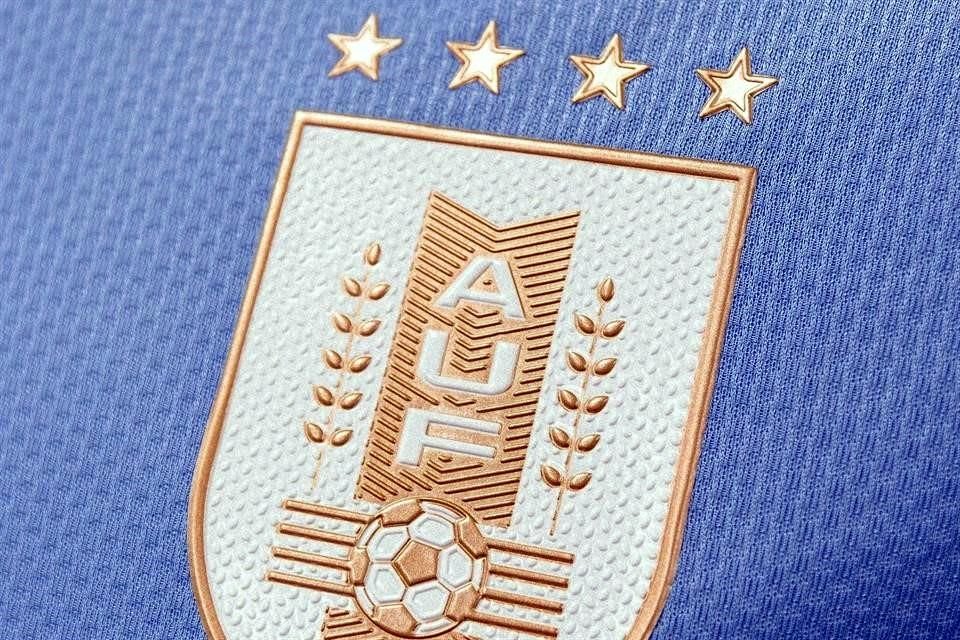 La FIFA quiere que Uruguay retire de su escudo las dos estrellas que representan sus medallas de oro en Juegos Olímpicos.