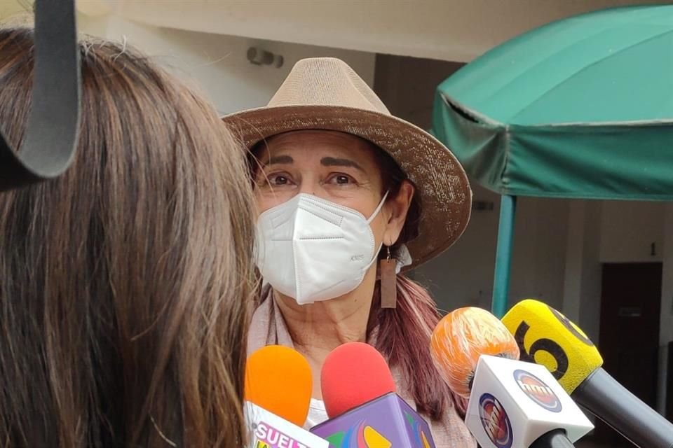 Isaura Espinoza se tomó un momento para platicar con los medios sobre la pérdida de su amiga.