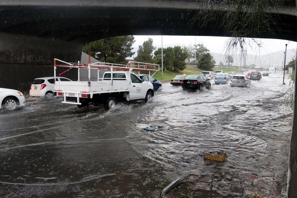 Las precipitaciones provocaron encharcamientos en Constitución, a la altura de Morelos.