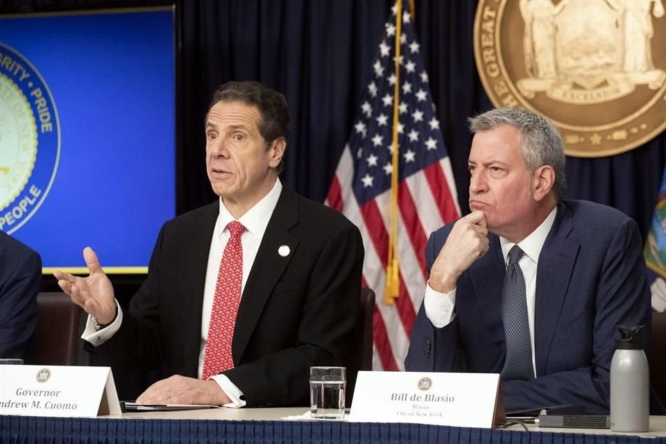 El Gobernador de Nueva York, Andrew Cuomo, junto al Alcalde Bill de Blasio, en una conferencia de prensa en 2020.