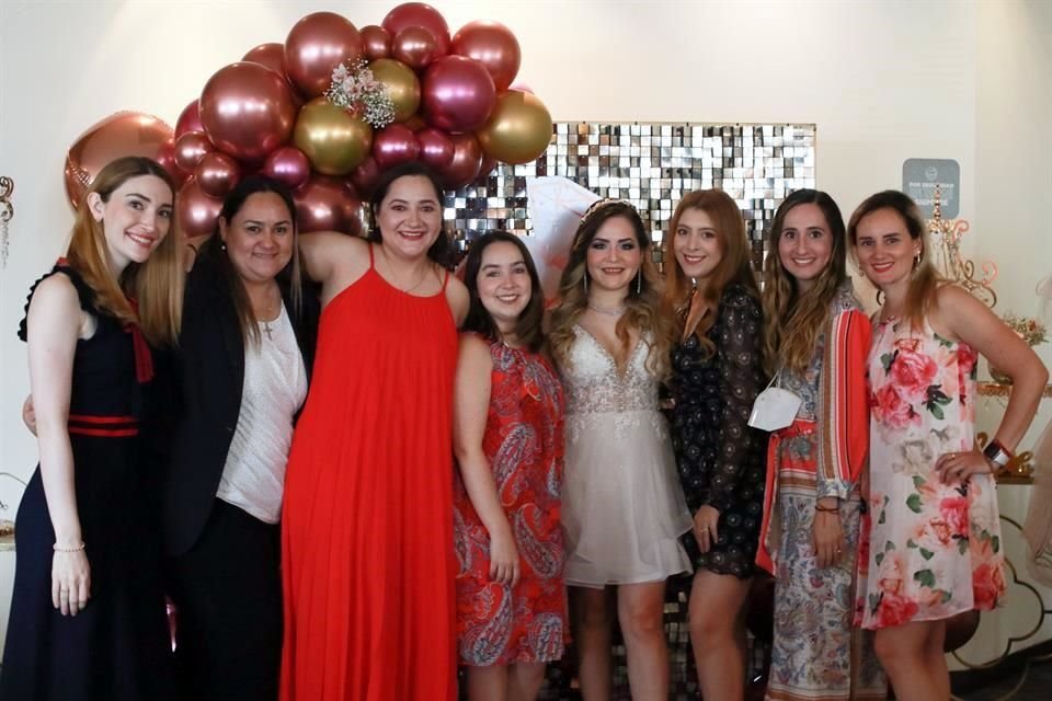 Lucy Fernández, Érika Villarreal, Karla Villarreal, Claudia Lozano, Melissa Villarreal, Sofía de Villarreal y Patricia Villarreal