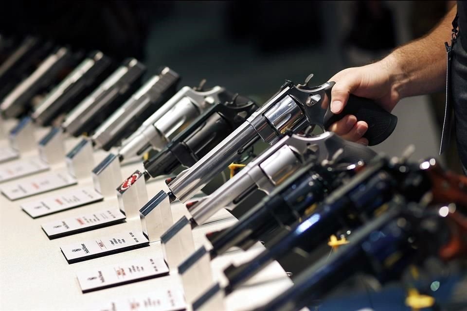 Asociación de fabricantes de armas de EU dijo que demanda de Gobierno de México carece de sustento y busca 'chivo expiatorio' por violencia.