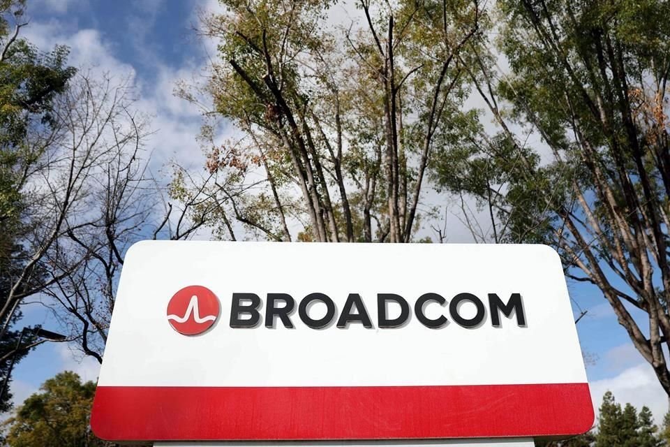 La concentración de clientes de IA de Broadcom, unida a los menores márgenes futuros de las ventas de sistemas de IA, impulsó la caída de las acciones.