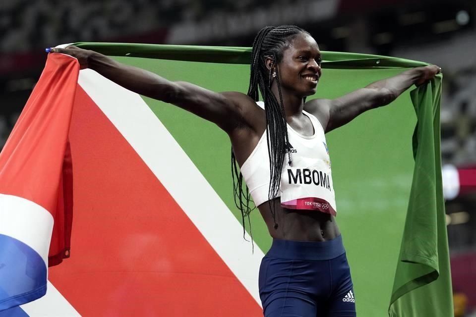 Christine Mboma, de Namibia, dio la sorpresa en los 200 metros.