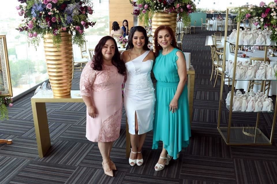 Rebeca Lozano de De la Peña, futura suegra, Diana Olvera Garza, festejada, Diana Garza de Olvera, mamá