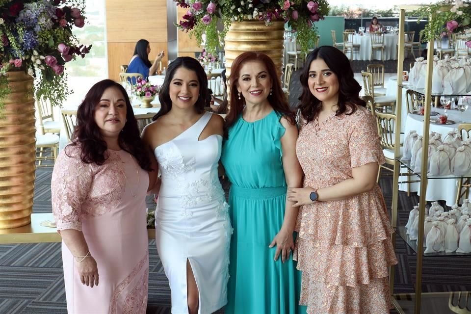 Rebeca Lozano de De la Peña, futura suegra, Diana Olvera Garza, festejada, Diana Garza de Olvera, mamá y Paola Olvera Garza, hermana