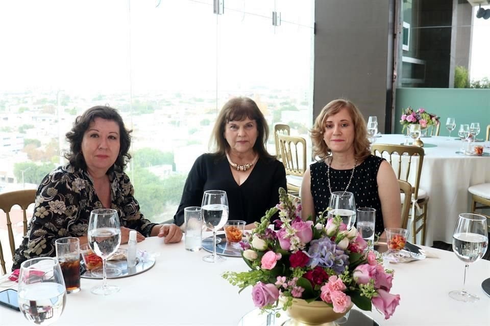 Aida González, Martha Lozano y Eva Alvarez