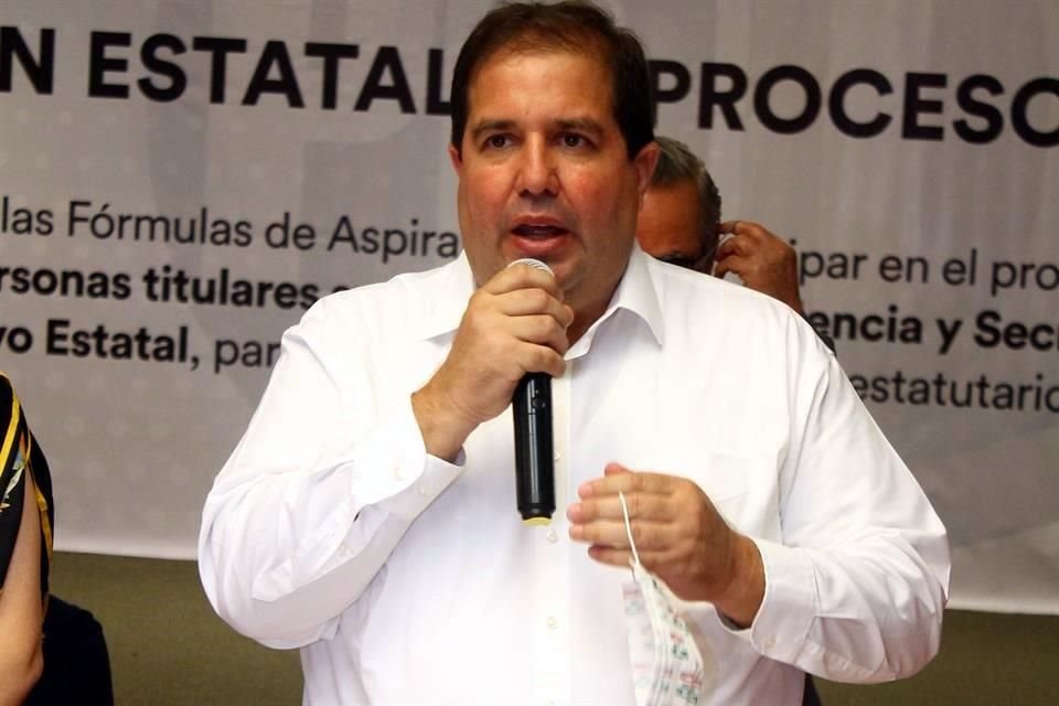 José Luis Garza Ochoa, dirigente estatal del PRI.