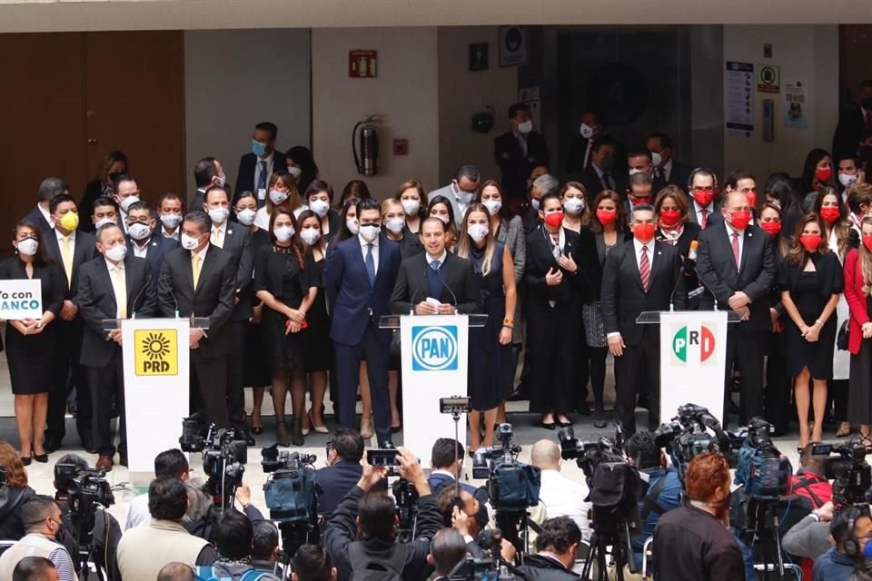 Conferencia de prensa grupo opositor en la cámara de diputados Va por México, integrado por PAN, PRI y PRD.