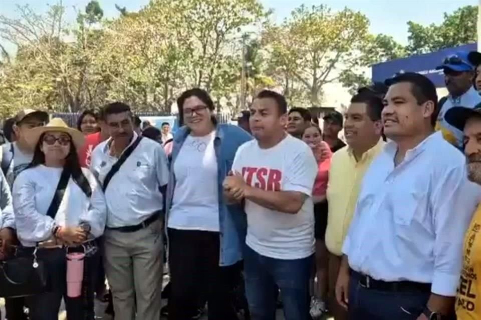 El priista escuchó los testimonios de alumnos y padres de familia del Instituto.