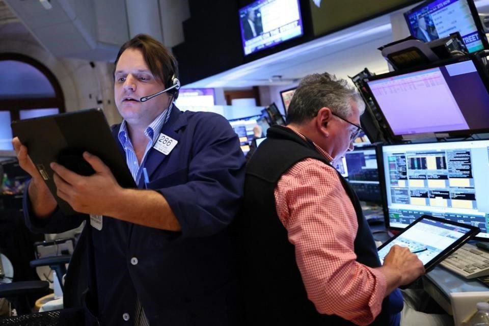 En la jornada, el Promedio Industrial Dow Jones sumó más de mil 100 puntos.