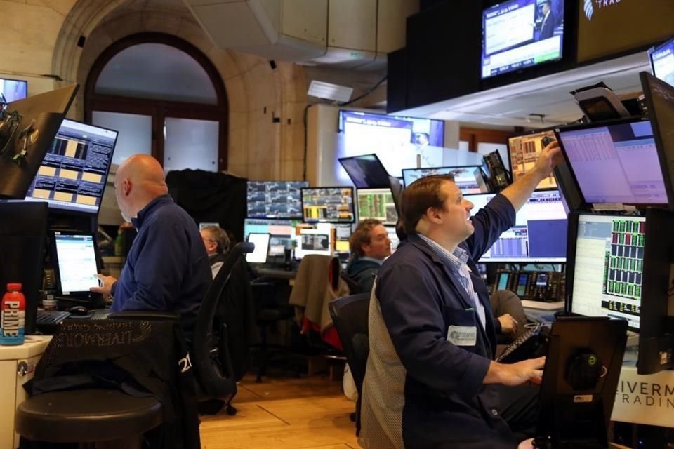 El índice ampliado S&P 500 ganaba un marginal 0.05 por ciento en las primeras operaciones de este martes.