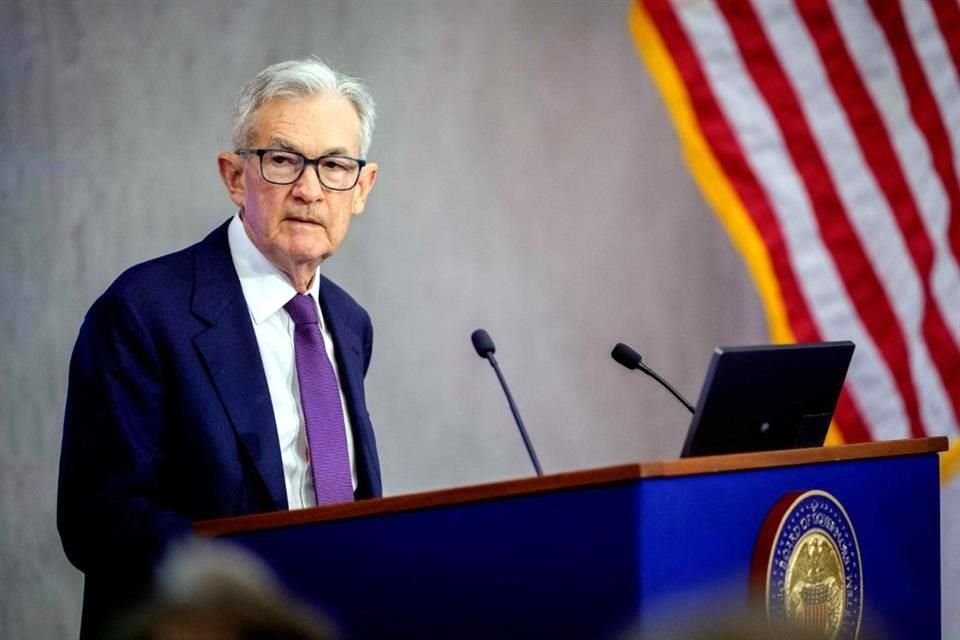 Jerome Powell, presidente de la Fed, dijo que el banco central está en proceso de ajustar su marco regulatorio para considerar cambios en la inflación y las tasas de interés tras la pandemia de 2020.