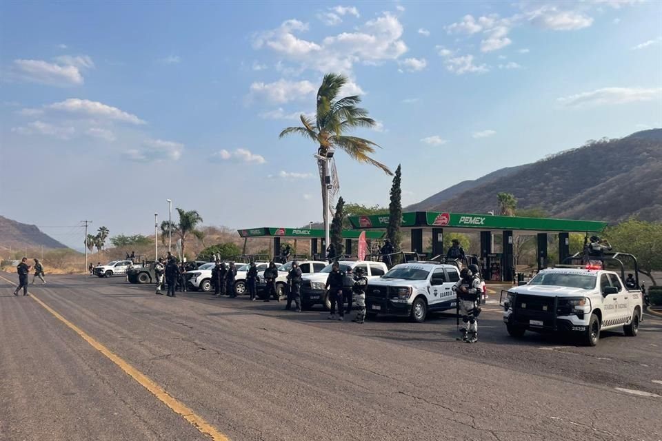 Pobladores de Tuzantla, en Tierra Caliente de Michoacán, quedaron entre balaceras por más de 48 horas, con un saldo de al menos 2 muertos.