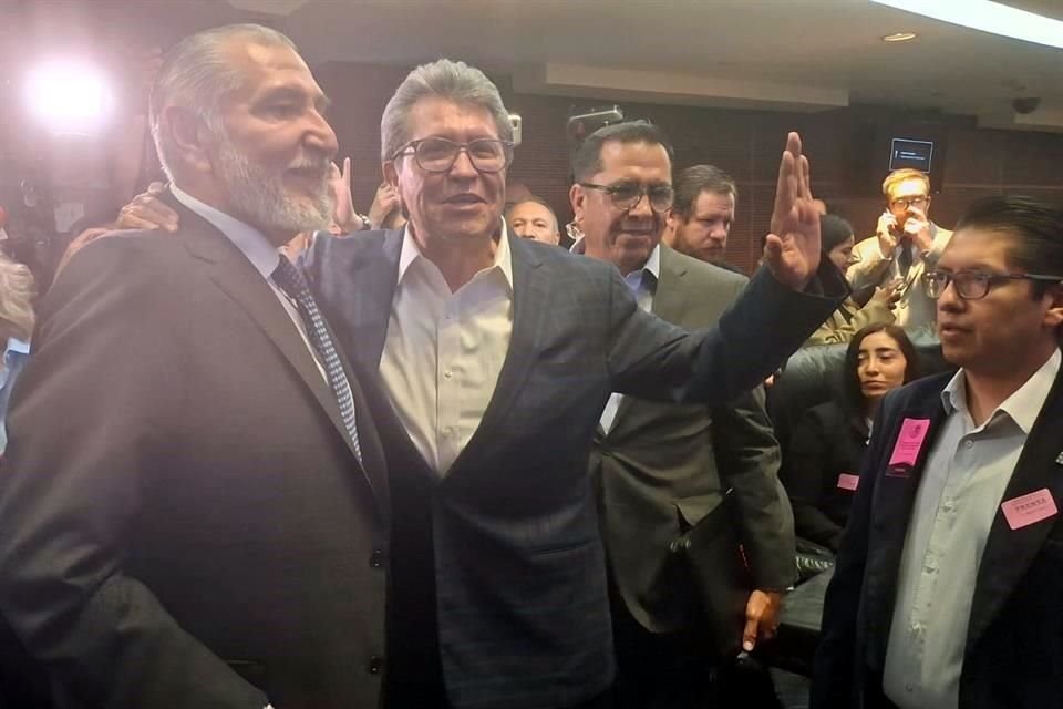 Sobre la amenaza de boicot de la CNTE, el coordinador de la bancada de Morena en la Cámara de Diputados, Ricardo Monreal, confió en que será una elección tranquila.
