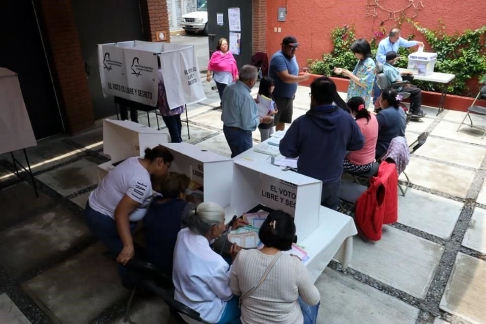 Votantes en la jornada de ayer 1 de junio en la Alcaldía Tlalpan.