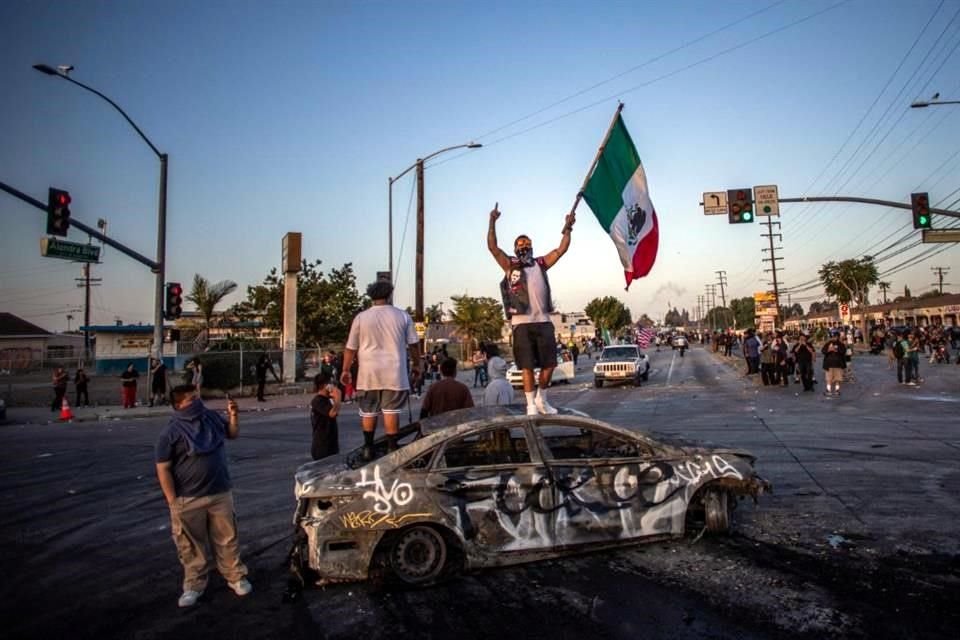 El Cónsul de México en Los Ángeles, Carlos González Gutiérrez, informó que serían mexicanos la mayoría de los detenidos en redadas.