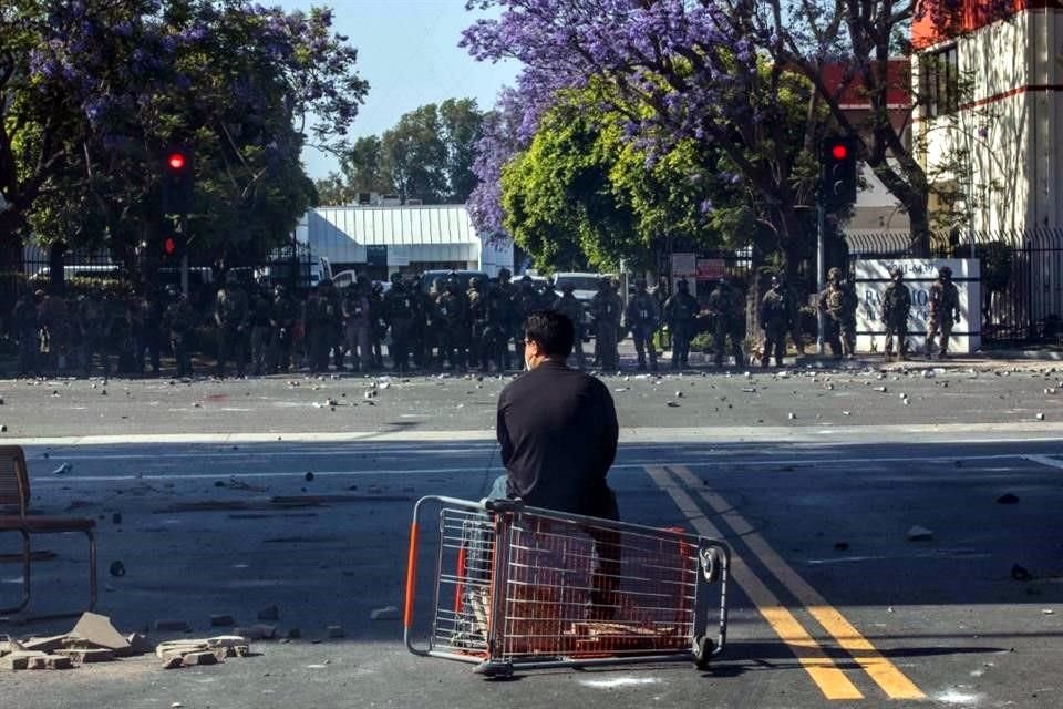 La Alcaldesa de Los Ángeles, Karen Bass, admitió que algunos residentes sentían 'miedo' tras las acciones de las autoridades de inmigración.