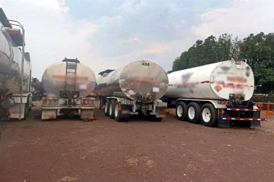 En el lugar fueron asegurados 40 mil litros de combustóleo y 392 mil 800 litros de diesel.