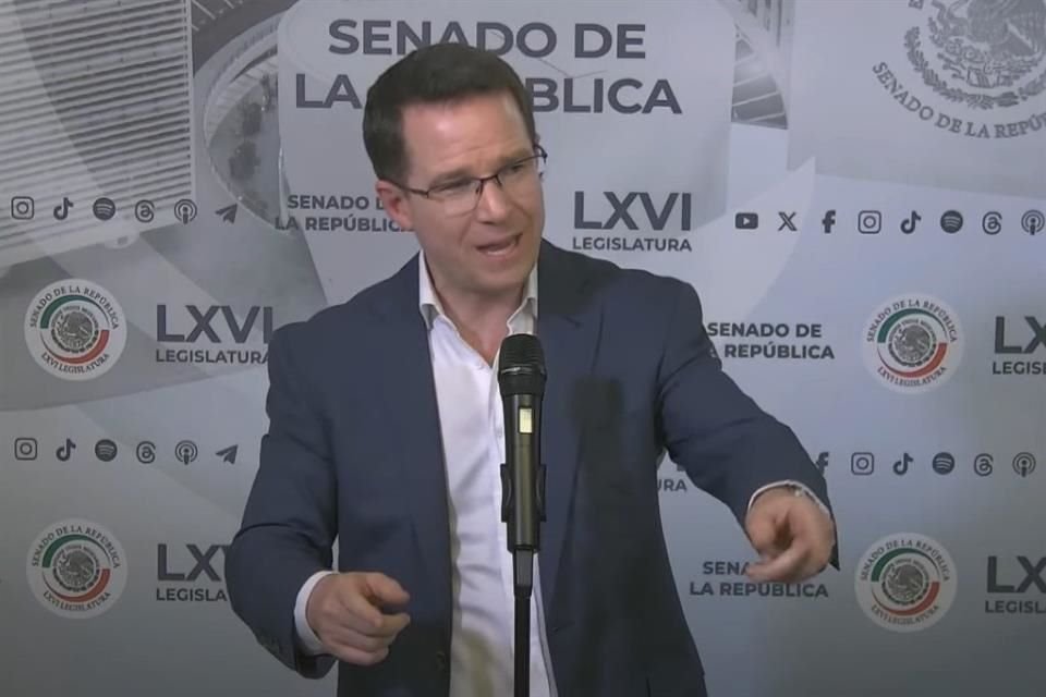 El panista Ricardo Anaya dio una conferencia de prensa en el Senado durante este periodo extraordinario.