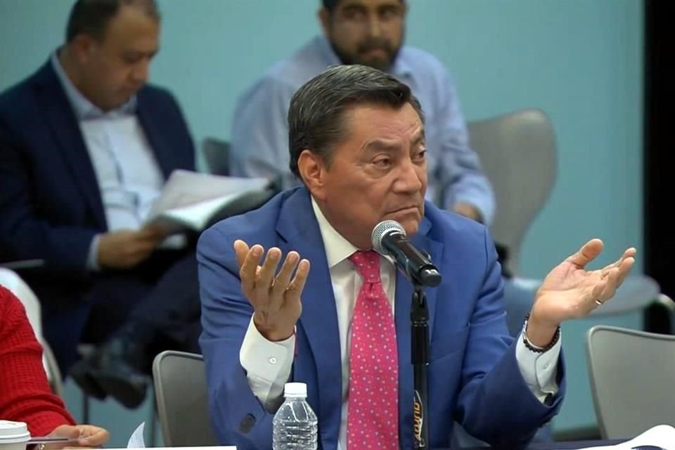 'Estamos haciendo una legislación que no es cualquier cosa. Si cometimos errores, los vamos a reconocer', dijo el morenista sobre la Ley Telecom.