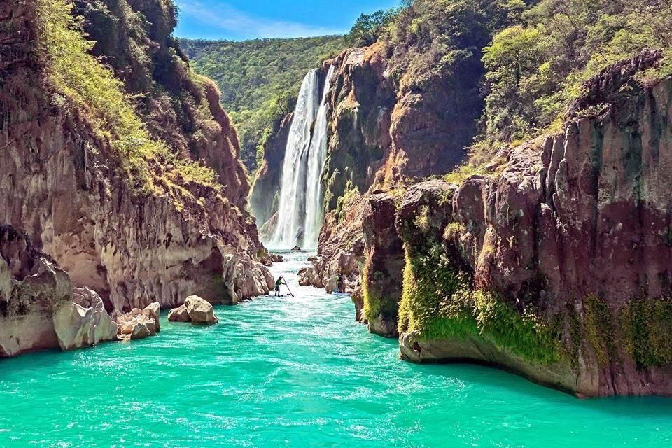 Los saltos o caídas de agua son de los espectáculos más bellos que ofrece la naturaleza y México tiene varios.
