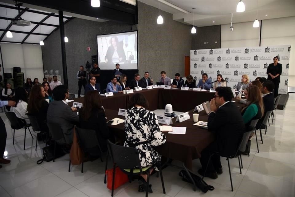 Durante la tercera mesa de trabajo organizada por las comisiones de Legislación y de Puntos Constitucionales, los representantes de la iniciativa privada demandaron una legislación de vanguardia.