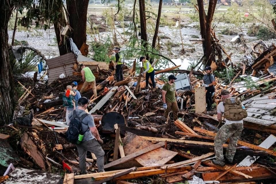 Las autoridades aún están evaluando los efectos mortales de las fuertes lluvias que causaron devastadoras inundaciones repentinas en Texas y que han dejado hasta este lunes 91 personas muertas.