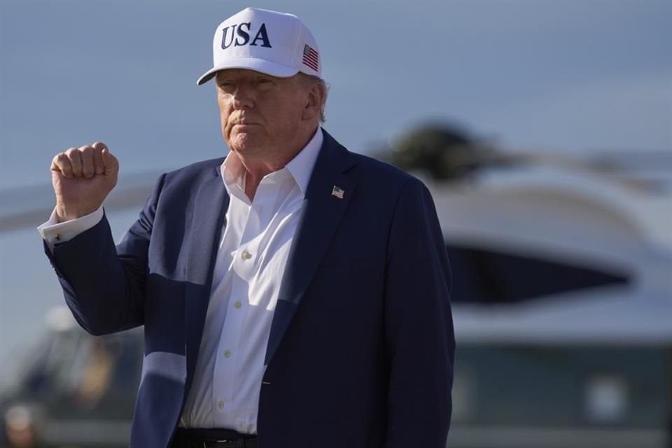 El Presidente Donald Trump luego de bajar del Air Force One el 6 de julio del 2025.