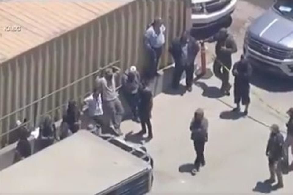 Redadas realizadas por agentes en una zona agrícola del condado de Ventura, en California, desataron un enfrentamiento con manifestantes.