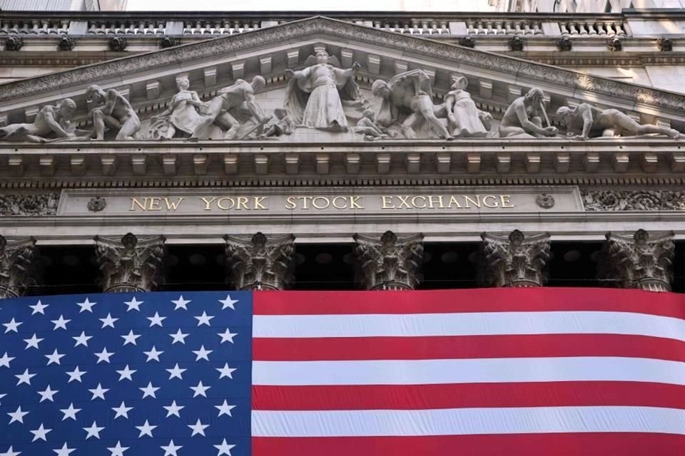 El índice Dow Jones ganó un 0.18%, el tecnológico Nasdaq avanzó un 0.27% y ampliado S&P 500 un 0.14%.