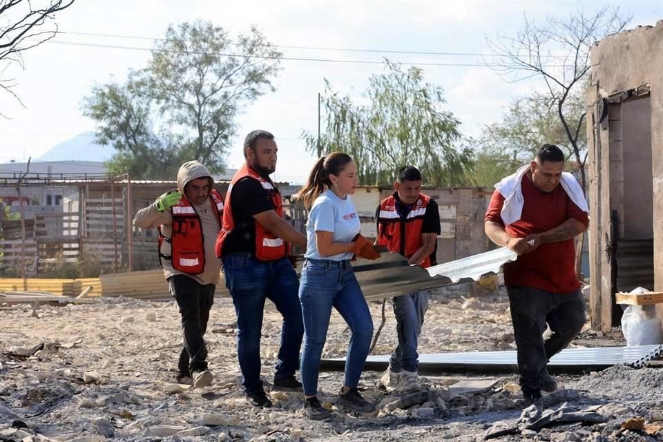 La directora general del DIF Monterrey, Ivonne Álvarez, encabezó la entrega de estos apoyos.