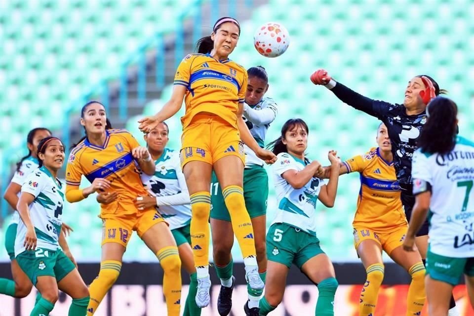 Tigres Femenil ligó su segunda victoria del Apertura 2025 al vencer de visita 2-0 a Santos, con lo que llegó a 7 puntos en el torneo.