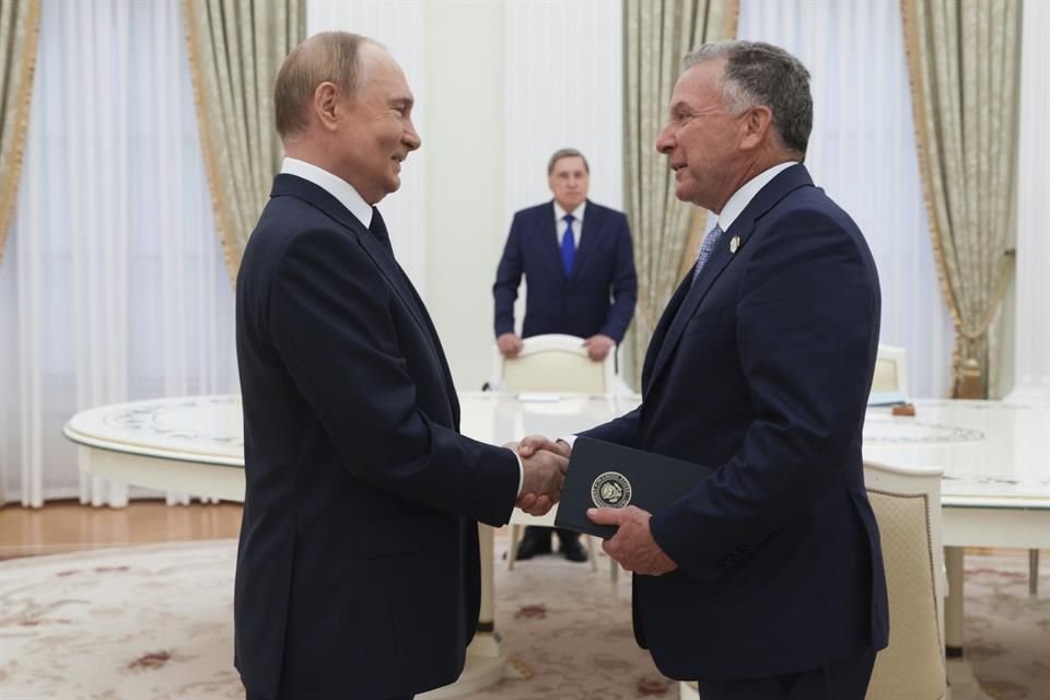 Vladimir Putin recibió al enviado especial de EU antes del plazo limite que dio Trump para que Rusia alcance un acuerdo de paz con Ucrania.
