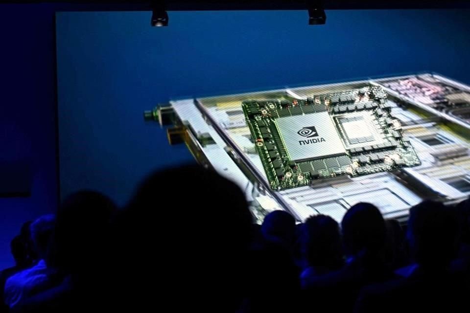 El H200 empezó a utilizarse en masa el año pasado y es el chip de IA más rápido de la anterior generación Hopper de Nvidia.