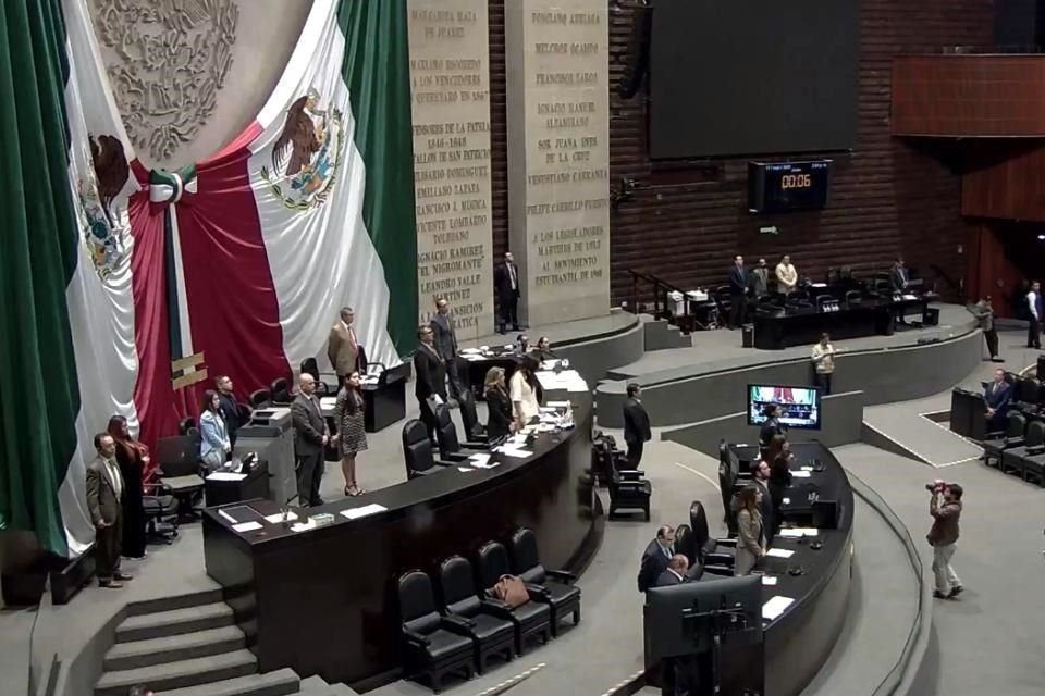 Diputados se perfilaban a avalar artículo transitorio propuesto por Morena para que la reforma a Ley de Amparo aplique a juicios vigentes.