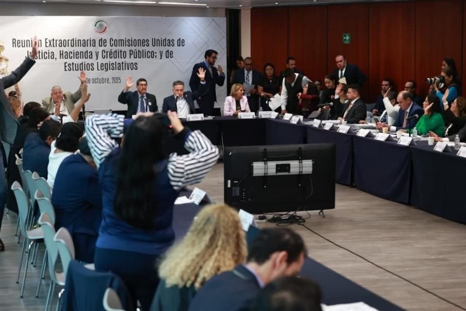 En Comisiones del Senado, se aprobó este miércoles dictamen que reforma la Ley de Amparo.