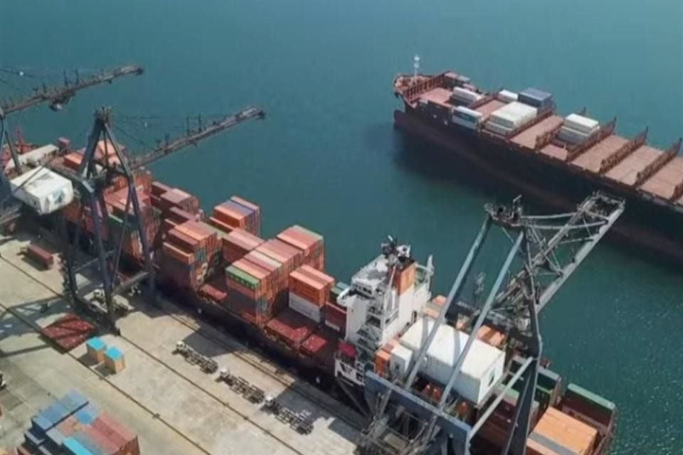 FGR tiene en la mira a empresas ligadas a contrabando, aduaneros y a un Almirante retirado por liberación de cargamentos incautados.