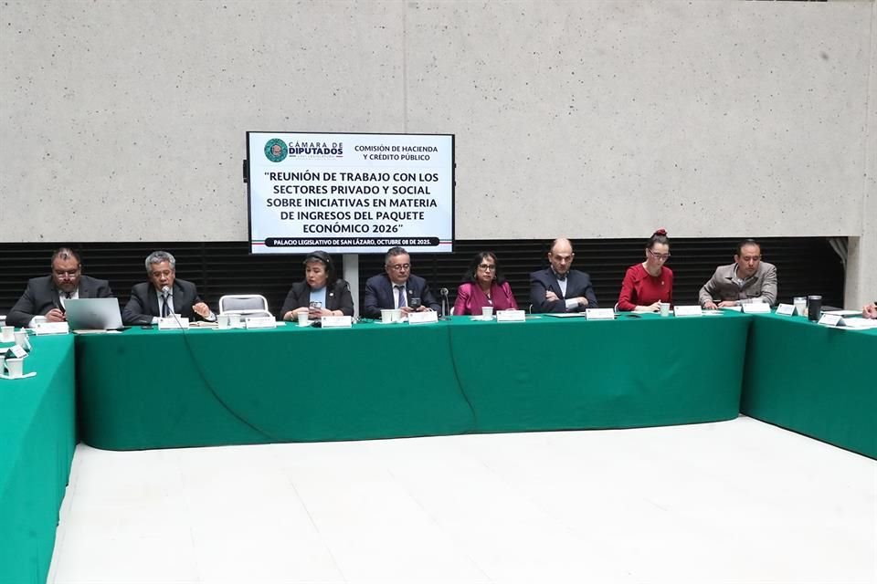 La Comisión de Hacienda se reunió con representantes del sector privado y social, quienes pidieron aumentar, de forma inmediata, a tres pesos el IEPS por cigarro.