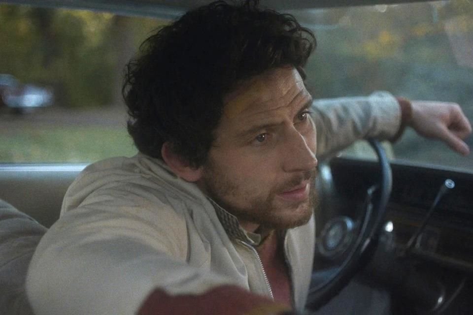 Reichardt, 61, doesn't run at high speeds. His thing is the slow pace, the sweet contemplation of the social and psychological precariousness of his characters.