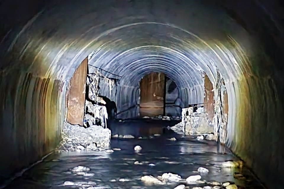 EL NORTE publicó ayer que los adeudos que el Gobierno estatal mantiene con el Instituto de Ingeniería Civil han provocado que especialistas del organismo rechacen la revisión del proyecto para reparar el pluvial a la altura de Constitución, por las obras de la L4.