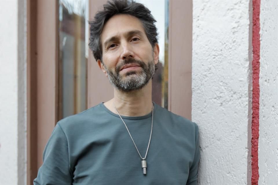 Singer-songwriter Benny Ibarra designed his new tour thinking about giving greater weight to the music and those who love his style, than to the paraphernalia.